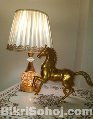 পিতলের নান্দনিক ডিজাইনের ঘোড়া।